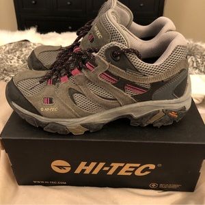 HI-TEC women’s hiking shoes pre-owned size 6.5 grey & purple